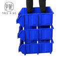 Ящики рудоразборки голубого склада цвета пластиковые с вешалкой в промышленной мастерской