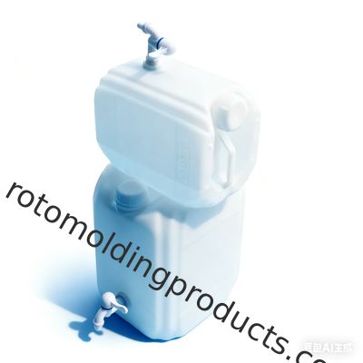 Пластиковая канистра на 15 литров с литой ручкой для удобства переноски и долговечного хранения воды